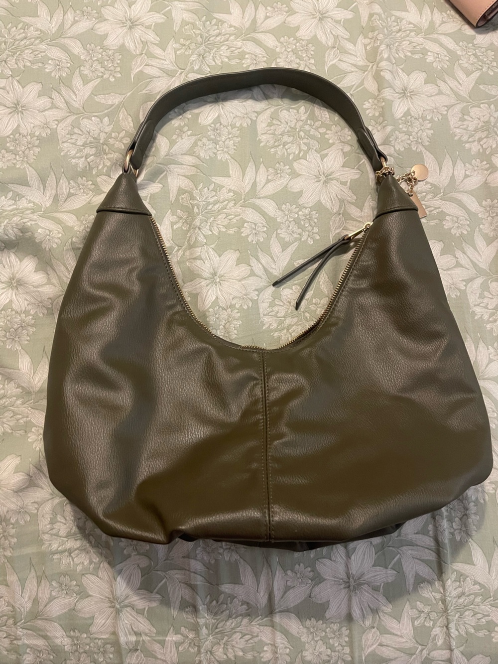 Women's Olive faux Leather Bag - Classic Carryall
